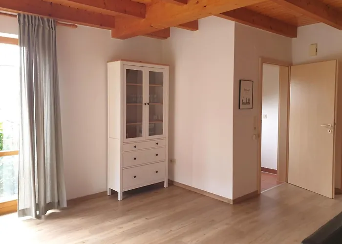 18 بيت للعطل *